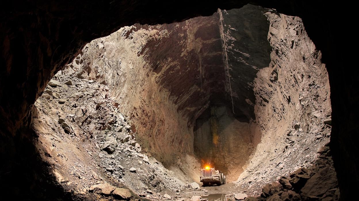 The Iberian Pyrite Belt (IPB) is located in the SW of the Iberian Peninsula and it is about 250 km long and 50 km wide.